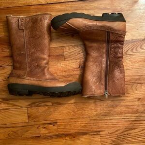 Ugg chestnut winter boots Natural leather size 9. Excellent condition